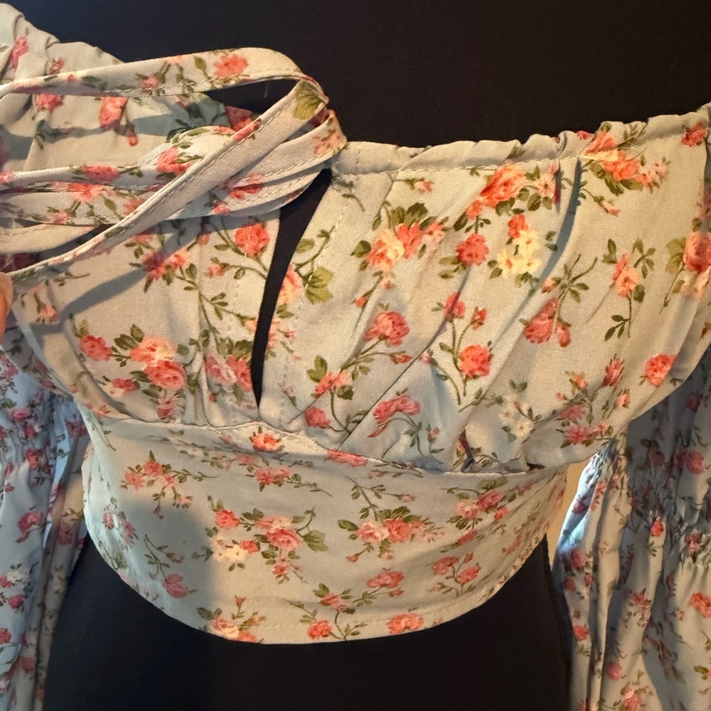 SHEIN Adorable Light Blue Floral Tie-Front Puff Sleeve Crop Top size Small - Picture 4 of 8